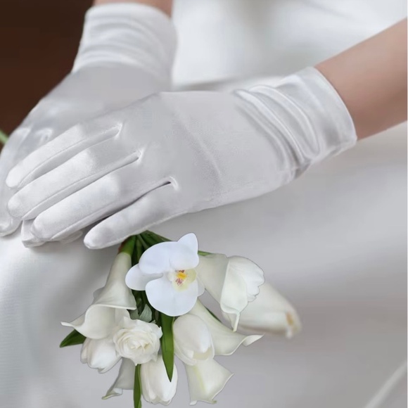 Premium Quality White Satin Short Gloves Wrist Length Wedding Gloves for Bride